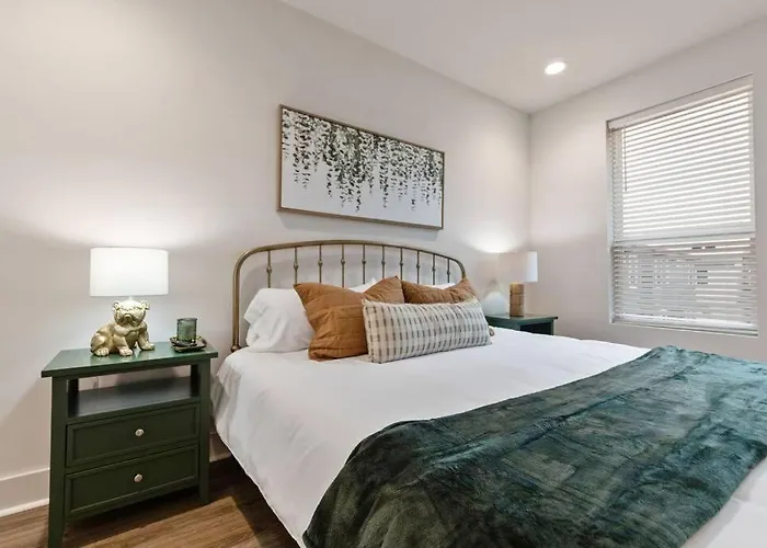 Lagniappe House Cajun Country Gem King Bed *