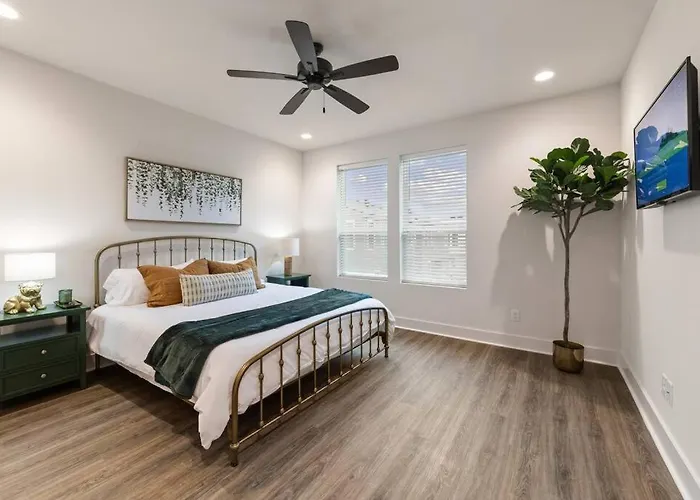 Villa Lagniappe House Cajun Country Gem King Bed